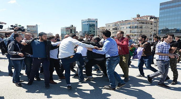 Taksim bir anda karıştı