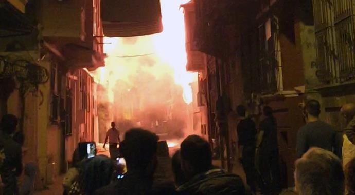 Balat'ta korkutan yangın Balat'ta korkutan yangın