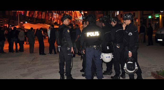 Bolu'da HDP bayrağı asma kavgası: 2 yaralı Bolu'da HDP bayrağı asma kavgası: 2 yaralı