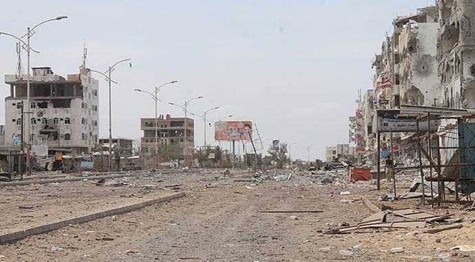Husiler Aden'in kalbinde kontrolü ele geçirdi