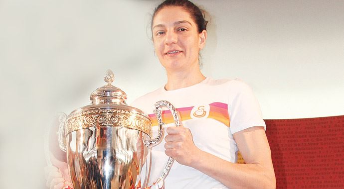 Galatasaray Odeabank kaptanı Nevriye Yılmaz 10. şampiyonluğunu yaşıyor Galatasaray Odeabank kaptanı Nevriye Yılmaz 10. şampiyonluğunu yaşıyor