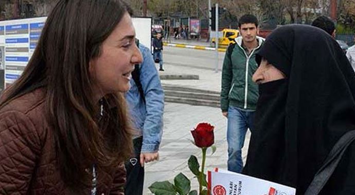 CHP&#039;li aday oy istedi! Kadın bakın ne yanıt verdi