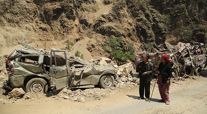 Nepal'de dağlık alanlarda enkaz kaldırılamıyor Nepal'de dağlık alanlarda enkaz kaldırılamıyor