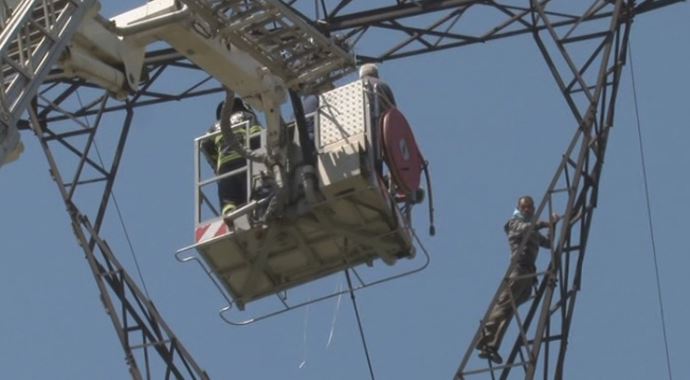 İntihar için çıktı, inemeyince yardım istedi