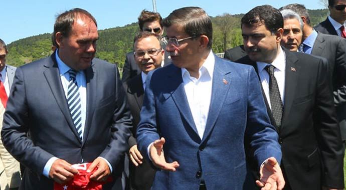 Başbakan Davutoğlu'ndan TFF'ye ziyaret Başbakan Davutoğlu'ndan TFF'ye ziyaret
