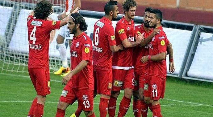 Antalyaspor, Adana'da coştu Antalyaspor, Adana'da coştu