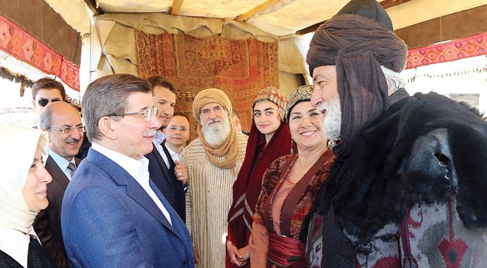 Dün türbesine bugün setine Dün türbesine bugün setine