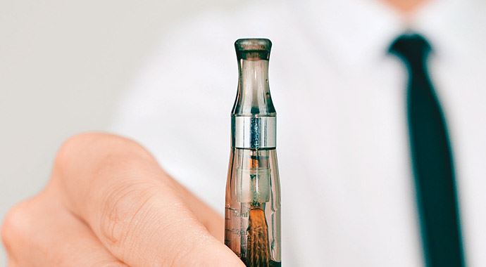 Uzmanlar uyardı! Elektronik sigara da zararlı Uzmanlar uyardı! Elektronik sigara da zararlı