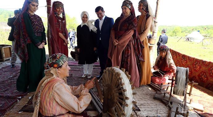 Davutoğlu Diriliş'in setinde bakın ne yaptı? Davutoğlu Diriliş'in setinde bakın ne yaptı?