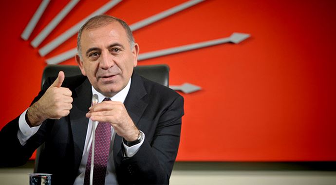 Gürsel Tekin yalanı için çok mutluymuş! Gürsel Tekin yalanı için çok mutluymuş!