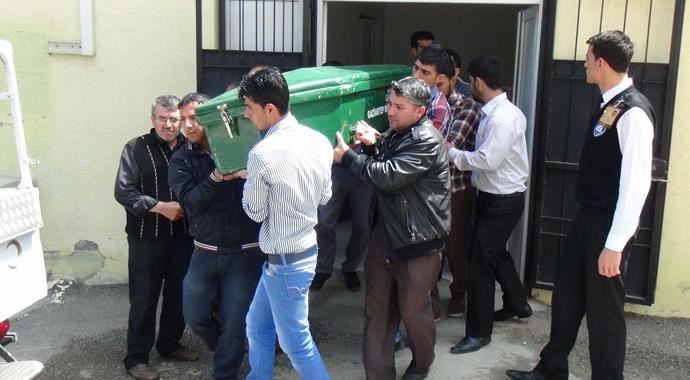 İskeleden düşen işçi öldü