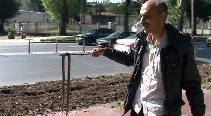 İstanbul'un göbeğinde saatlerce öldürdüğü yılanla gezdi! İstanbul'un göbeğinde saatlerce öldürdüğü yılanla gezdi!