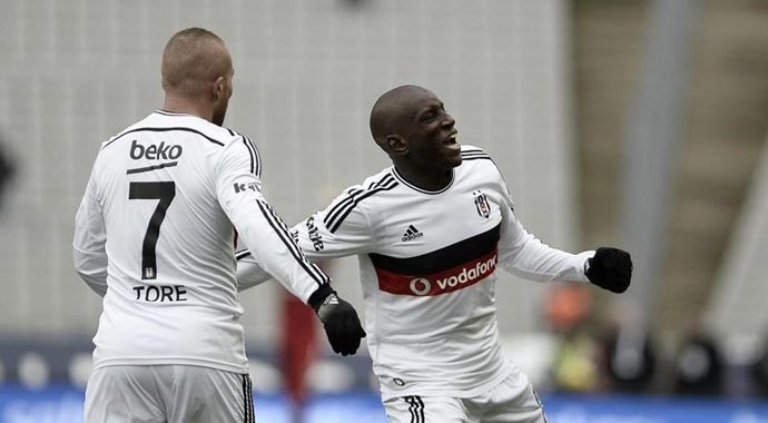 Demba Ba ve Gökhan Töre'ye sert sözler Demba Ba ve Gökhan Töre'ye sert sözler