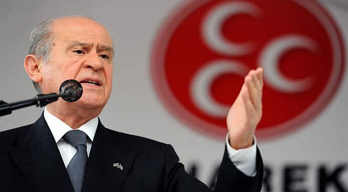 Kenan Evren'i öven MHP'li aday istifa etti Kenan Evren'i öven MHP'li aday istifa etti