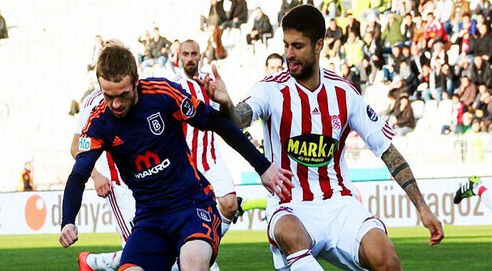 İstanbul Başakşehir geriden geldi İstanbul Başakşehir geriden geldi