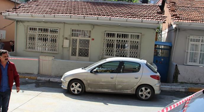 Beyoğlu'nda şüpheli araçtan uzun namlulu silah ve pompalı tüfek çıktı Beyoğlu'nda şüpheli araçtan uzun namlulu silah ve pompalı tüfek çıktı