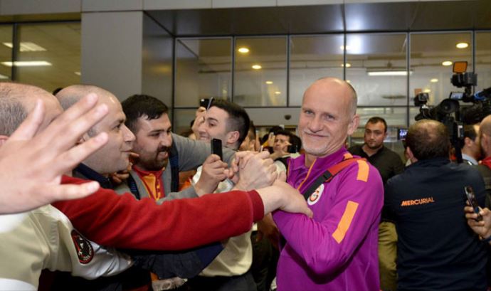 Lider'e şampiyon gibi karşılama Lider'e şampiyon gibi karşılama