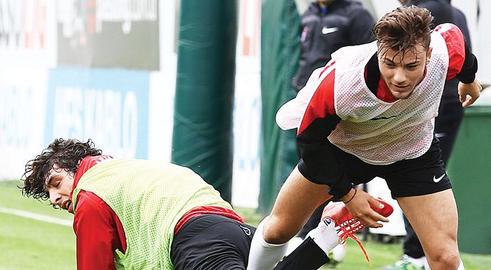 Ersun Yanal futbolcuları uyardı! Güneş alarmı Ersun Yanal futbolcuları uyardı! Güneş alarmı