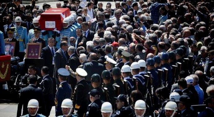 Yıldıray Oğur'dan çarpıcı yorum! Yıldıray Oğur'dan çarpıcı yorum!