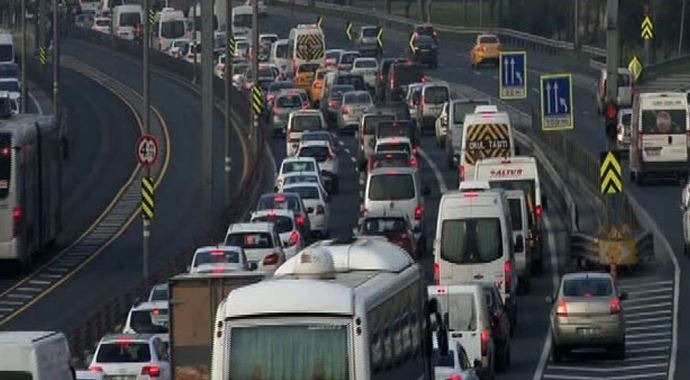 Trafikteki araç sayısı arttı! Trafikteki araç sayısı arttı!