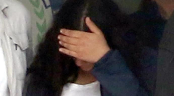 Liseli kız eski erkek arkadaşını sokak ortasında bıçakladı! Liseli kız eski erkek arkadaşını sokak ortasında bıçakladı!