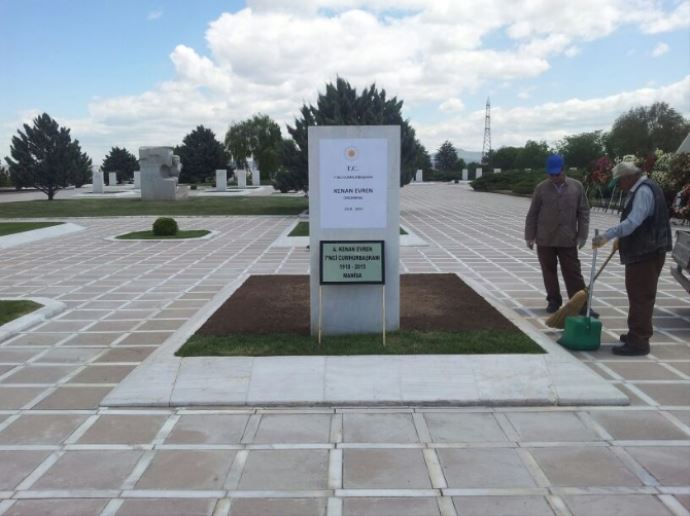 İşte Kenan Evren'in mezarı İşte Kenan Evren'in mezarı