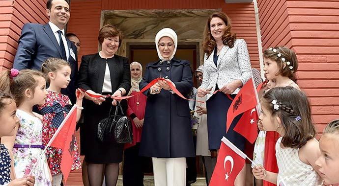 Emine Erdoğan Tiran&#039;da kreş açılışına katıldı