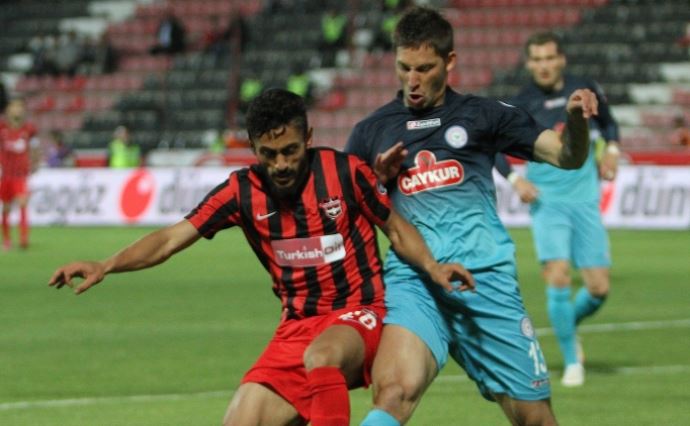 Rizespor'a nefes aldıran zafer!.. Rizespor'a nefes aldıran zafer!..