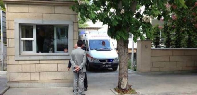 Süleyman Demirel'in evine neden 2 ambulans gitti? Süleyman Demirel'in evine neden 2 ambulans gitti?