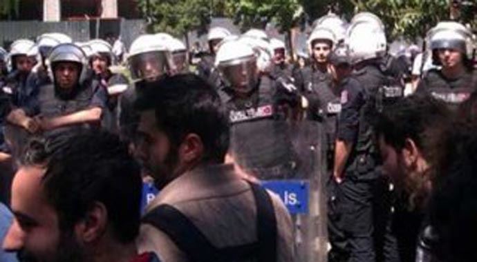 İstanbul Üniversitesi&#039;nde ortalık yine karıştı!
