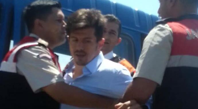 Emre Belözoğlu'na saldırı! Emre Belözoğlu'na saldırı!
