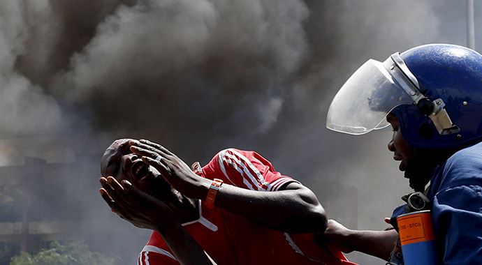 Burundi'de ulusal radyo ve televizyona işgal girişimi Burundi'de ulusal radyo ve televizyona işgal girişimi