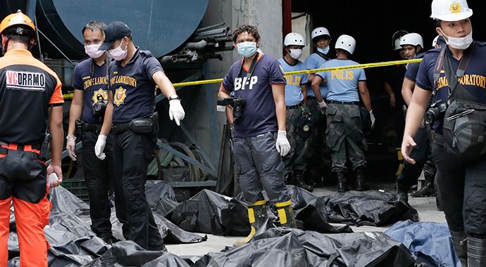 Filipinler'deki fabrika yangınında ölü sayısı 72'ye yükseldi Filipinler'deki fabrika yangınında ölü sayısı 72'ye yükseldi