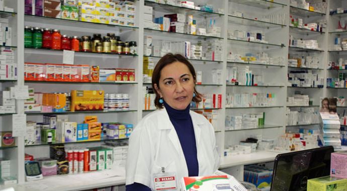 Türkiye'de her 2 eczacıdan biri zor durumda Türkiye'de her 2 eczacıdan biri zor durumda