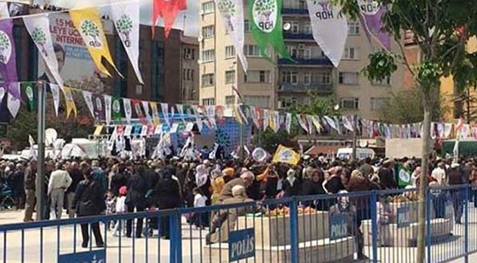 HDP mitinginde ortalık karıştı HDP mitinginde ortalık karıştı