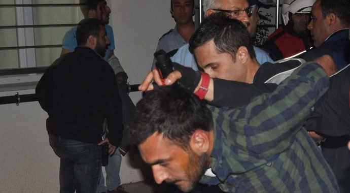 Çanakkale'de karşıt görüşler çatıştı: 9 gözaltı Çanakkale'de karşıt görüşler çatıştı: 9 gözaltı