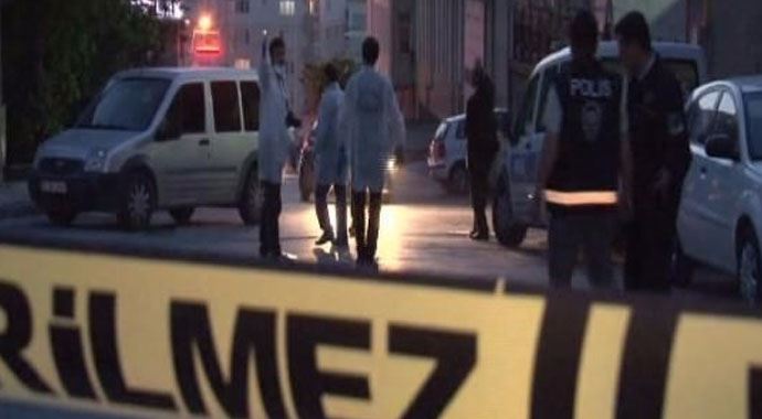 Beyoğlu&#039;nda soygun! Altınları alıp kaçtılar