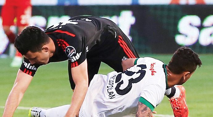 Beşiktaş iki kulvarda birden darbe aldı Beşiktaş iki kulvarda birden darbe aldı
