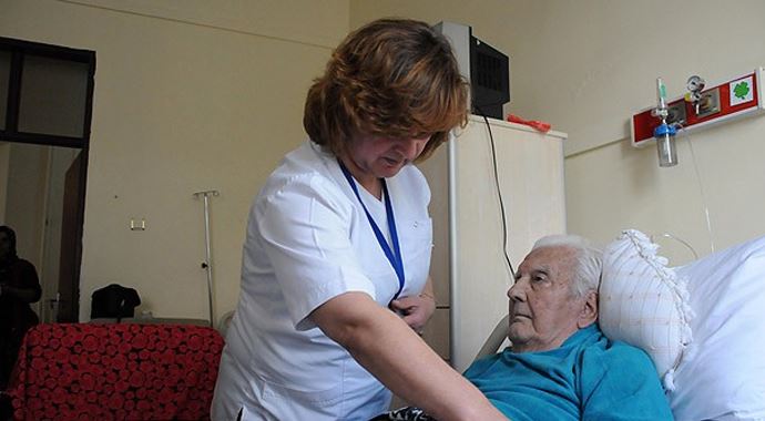 Profesyonel hasta bakıcılar geliyor Profesyonel hasta bakıcılar geliyor