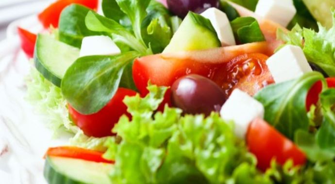 Salata yiyin, oturduğunuz yerden yağ yakın Salata yiyin, oturduğunuz yerden yağ yakın