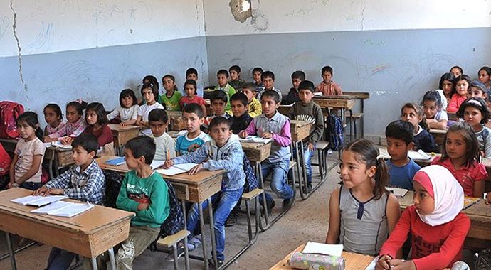 Kobanili çocuklar yeniden okullarında Kobanili çocuklar yeniden okullarında