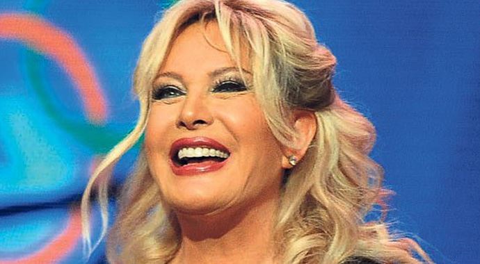 Emel Sayın taburcu edildi Emel Sayın taburcu edildi