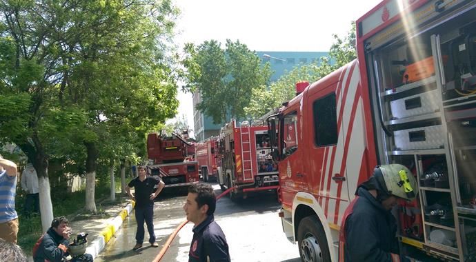 İstanbul Beylikdüzü'nde korkutan yangın! İstanbul Beylikdüzü'nde korkutan yangın!
