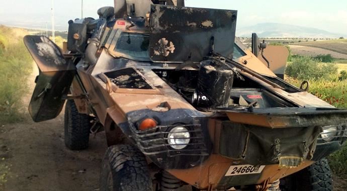 Kilis'te zırhlı askeri araç yandı Kilis'te zırhlı askeri araç yandı