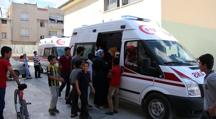 Doğum günü pastası yiyen 15 öğrenci hastanelik oldu Doğum günü pastası yiyen 15 öğrenci hastanelik oldu