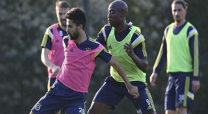 F.Bahçe'de iki yıldız yine yok! F.Bahçe'de iki yıldız yine yok!