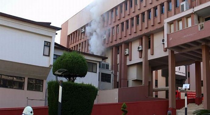 İskenderun belediye binasında yangın İskenderun belediye binasında yangın