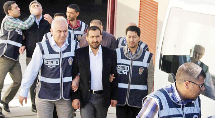 O müdür örgüt kurma suçundan cezaevinde!.. O müdür örgüt kurma suçundan cezaevinde!..