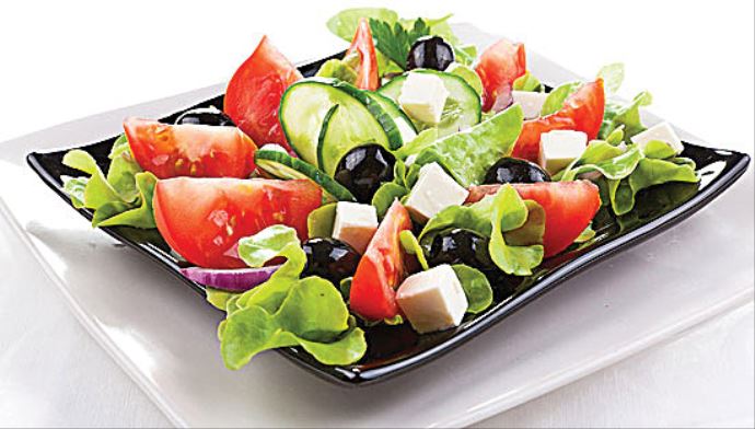 Salata ye, oturduğun yerde kalori harca Salata ye, oturduğun yerde kalori harca