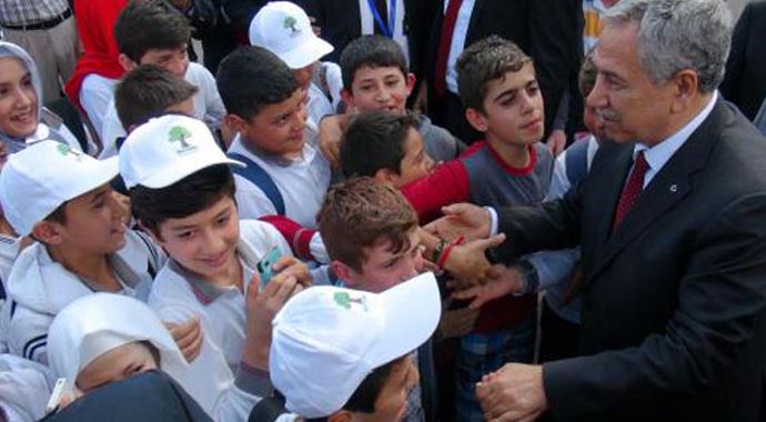 Bülent Arınç&#039;tan hayırseverlere çağrı